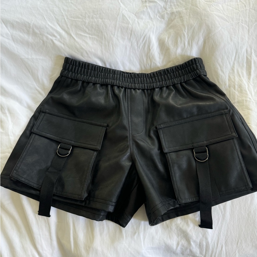H&M diveded vegan cargo short